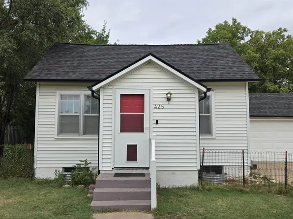 425 W Wisconsin St, Russell, KS 67665