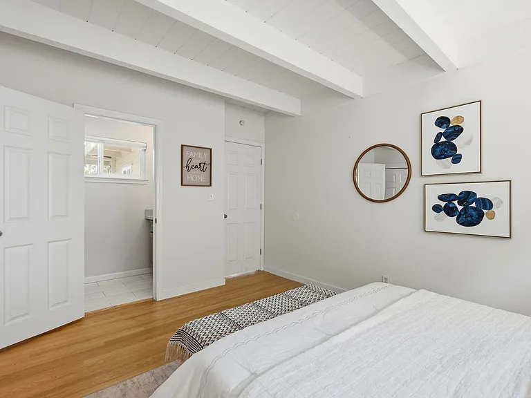 2323 Mastlands Dr — Photo 15