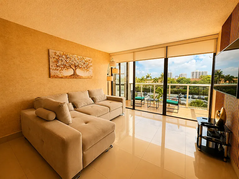 3625 N Country Club Dr #402 — Photo 4
