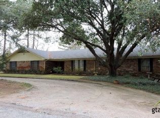 305 Oakhill St, Elkhart, TX