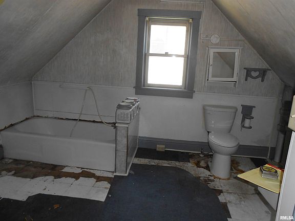 3rd image of 1644 W Lombard St