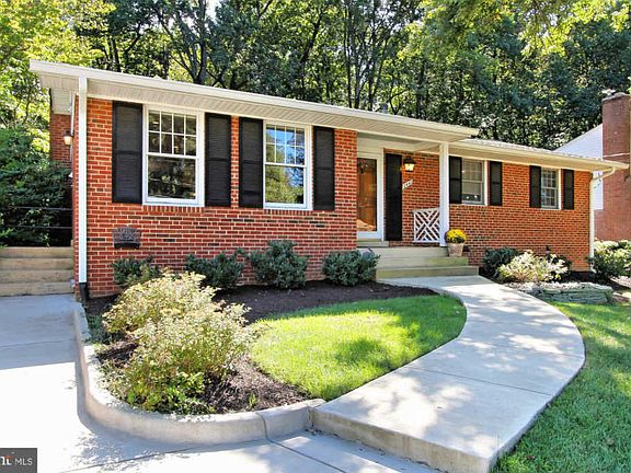 2nd image of 2447 Villanova Dr