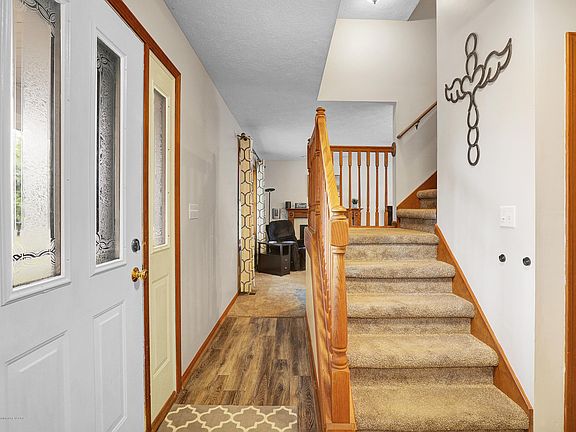 5th image of 9449 Buckingham Cir