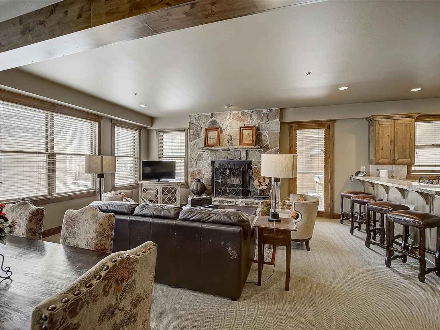 2 bed, 1597 sqft, $5,500 — Photo 4