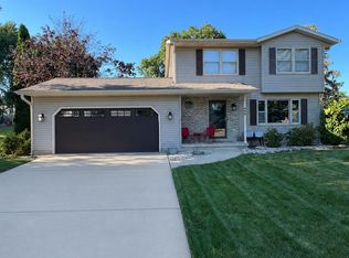 489 Cherry Wood Dr, Oregon, WI 53575