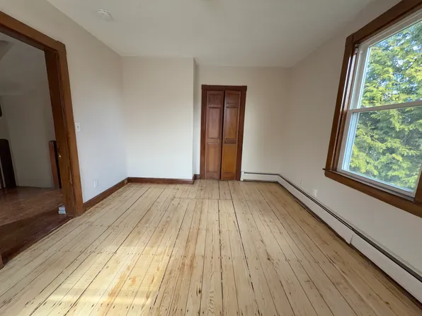 5 Oakland St, Roxbury, MA 02119