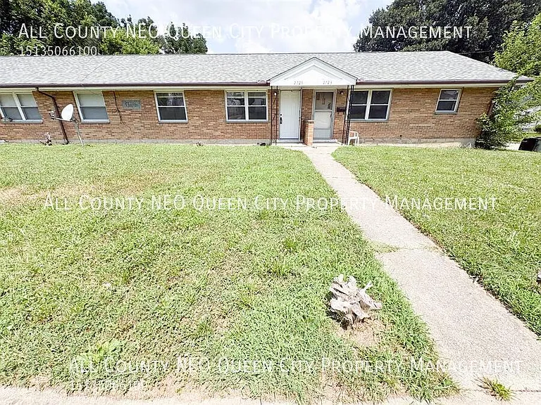 2725 McCall St — Photo 1