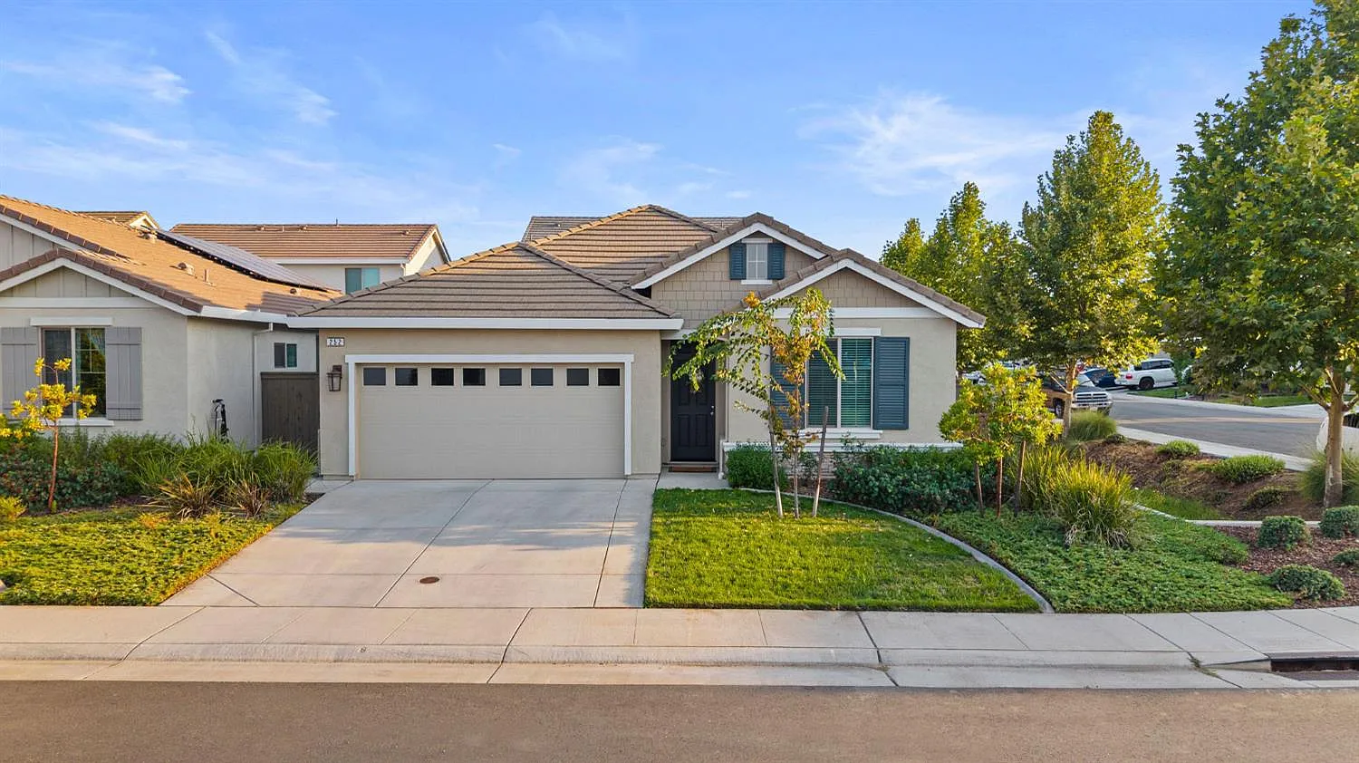 252 Le Bourget Cir photo 1