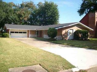 3200 Bryan Ave, Groves, TX 77619