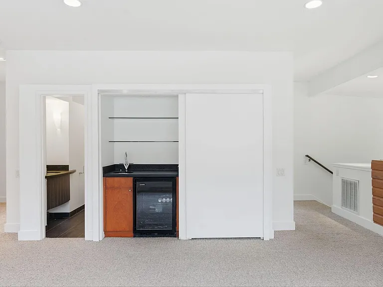 7002 Newcastle St — Photo 7