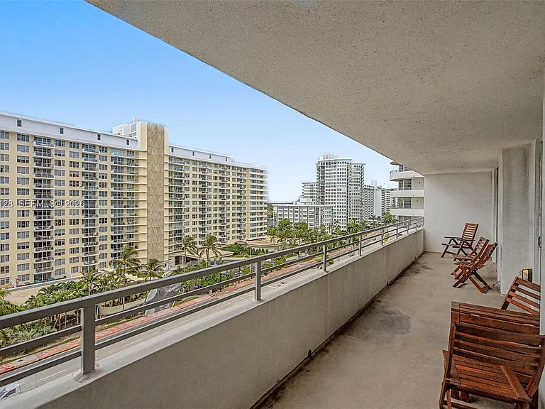 5555 Collins Ave #10V — Photo 26