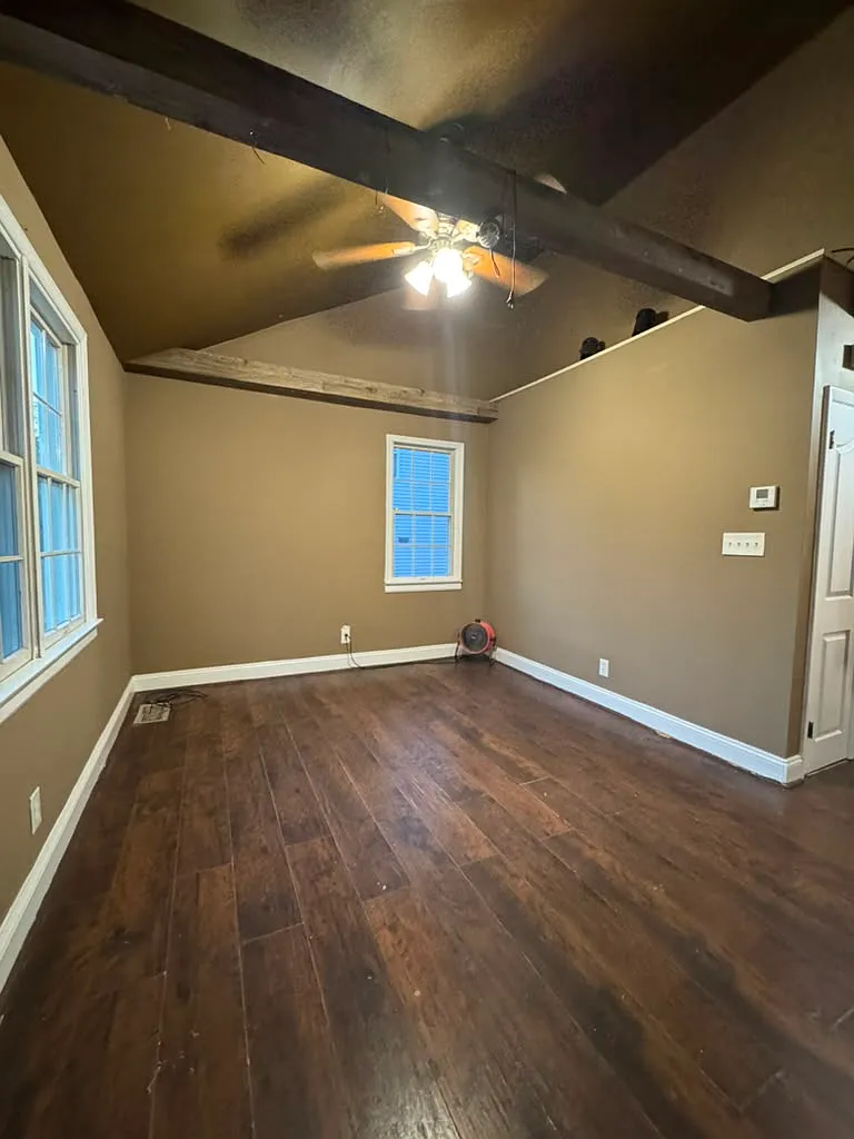 3 bed, 1140 sqft, $2,400 — Photo 2