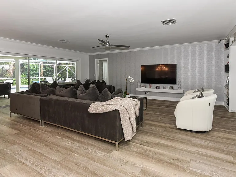 880 Hickory Ter — Photo 13