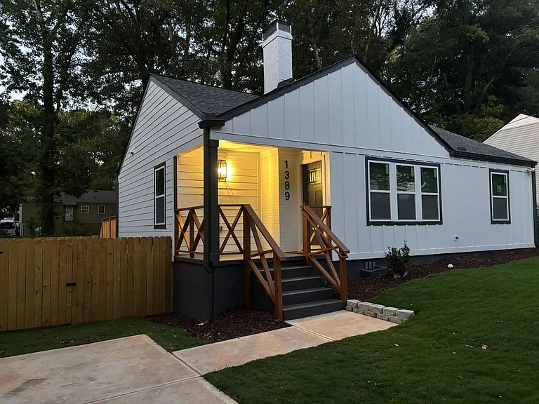 1389 Lanvale Dr SW — Photo 2