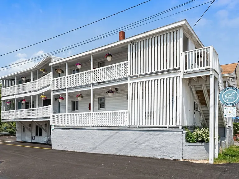 46 E Grand Ave — Photo 13