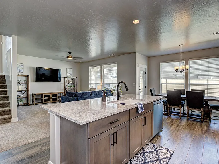 2580 E Blackstone Dr — Photo 21
