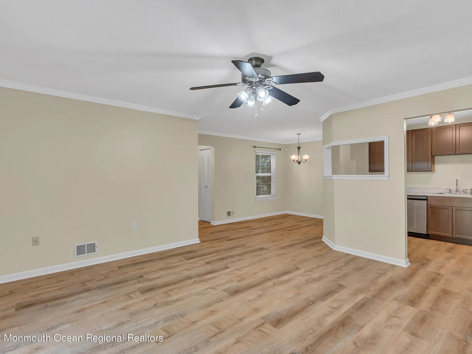 2 bed, 1033 sqft, $2,200 — Photo 3