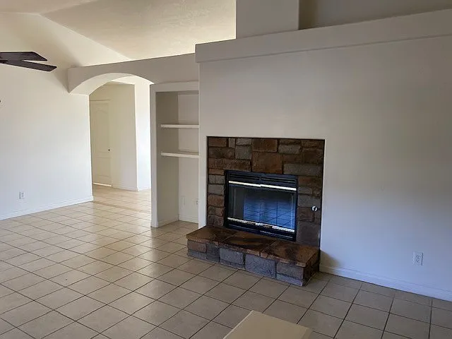 4 bed, 1842 sqft, $2,400 — Photo 3