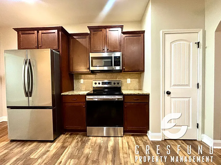 239 Fountain Grove Dr — Photo 13