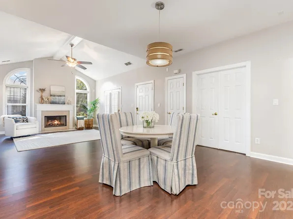 8572 Highland Glen Dr, Charlotte, NC 28269