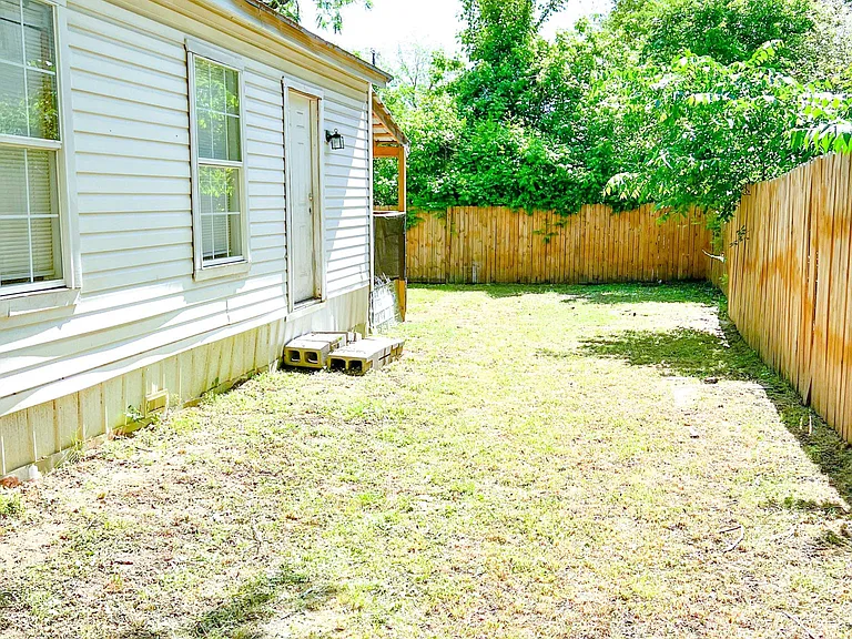 608 N Adelaide St — Photo 8