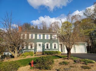 2 Ivy Ln, Rutland, MA 01543