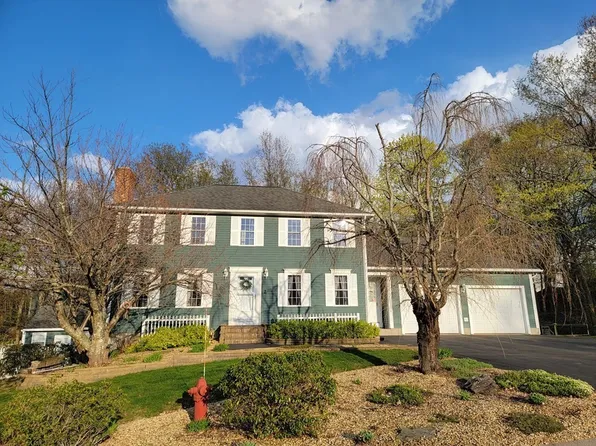 2 Ivy Ln, Rutland, MA 01543