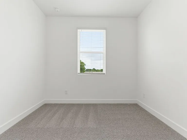 309 Lynwood Station Blvd — Photo 14
