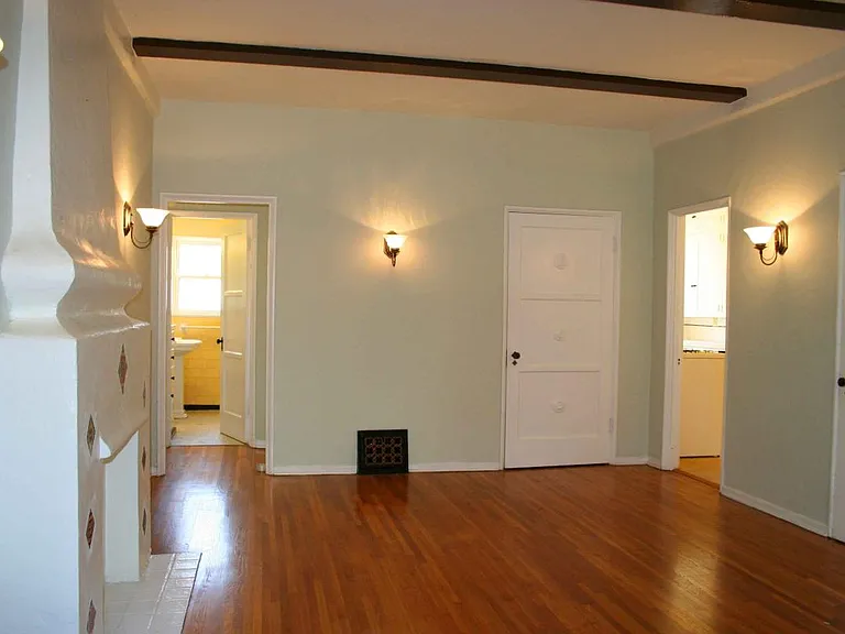 337 N Heliotrope Dr — Photo 6