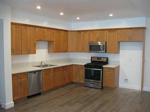 2 bed, 1001 sqft, $2,650 — Photo 3