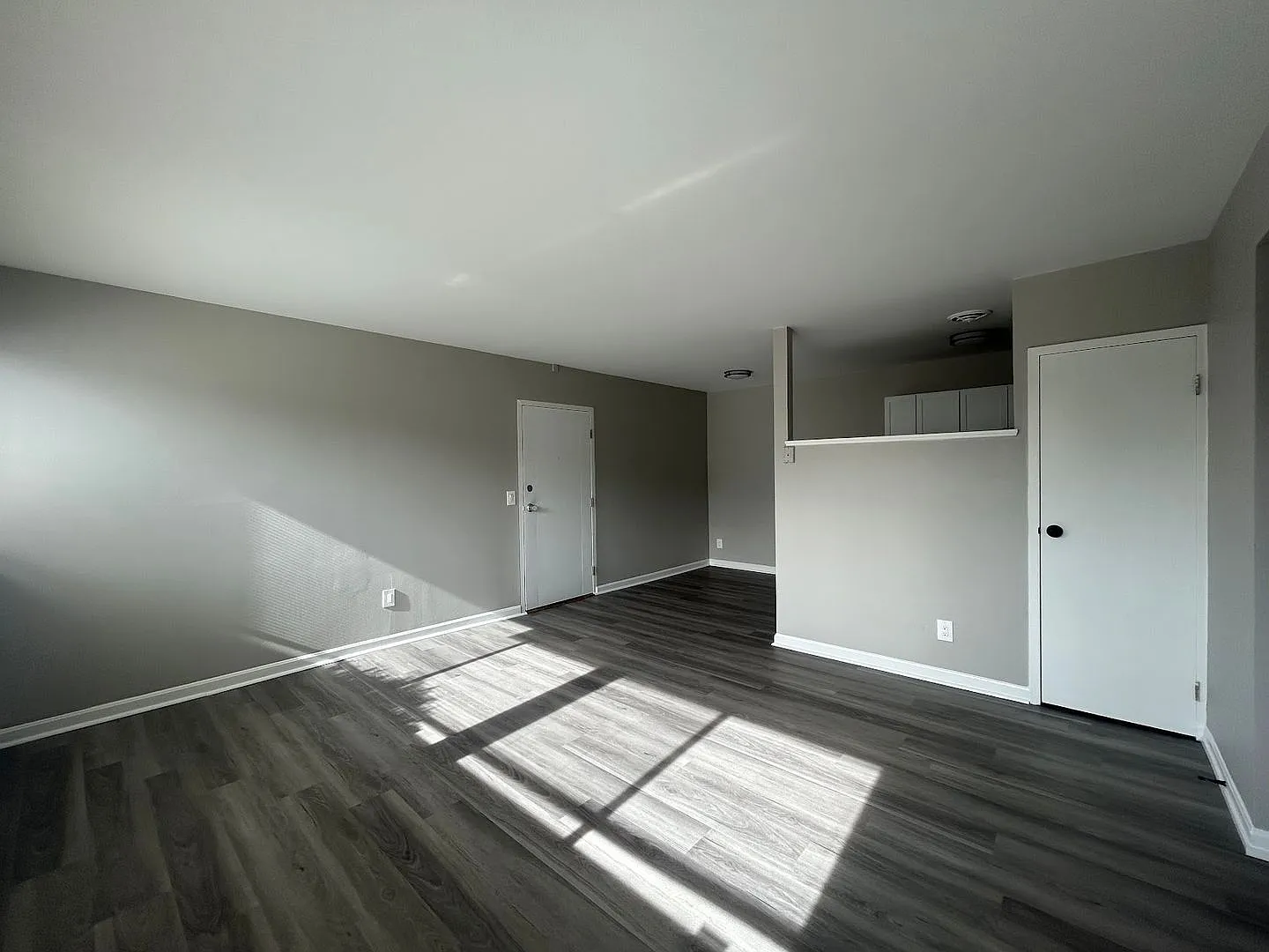 2 bed, 1.0 bath, 874 sqft, $1,020 — Photo 3