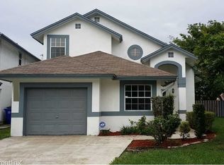 10040 SW 14th St, Pembroke Pines, FL 33025