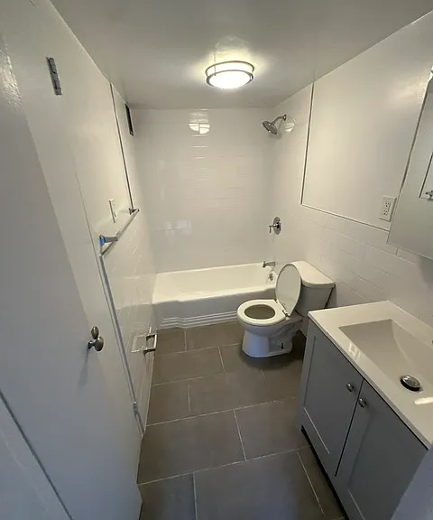 321 E 48th St #6J — Photo 3