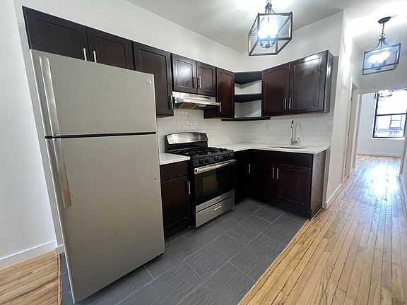 5th image of 2409 Tilden Ave APT 2L