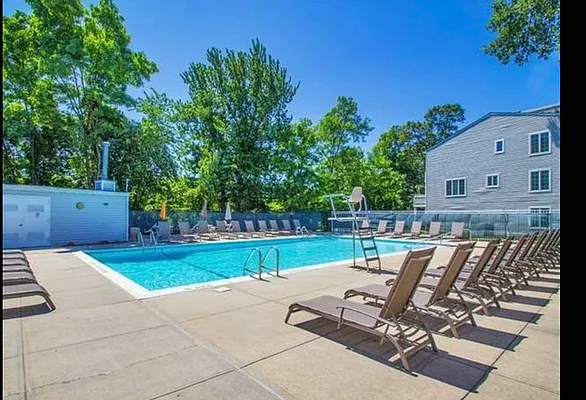 Sold by Winzone Realty Inc | media 6