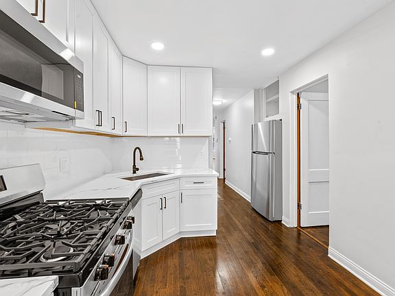 4th image of 915 W Newport Ave Unit 3