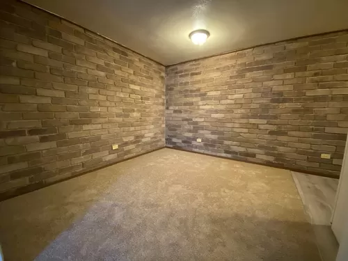 Spacious One Bedroom! Call Today to Schedule an Appointment! Photo 1