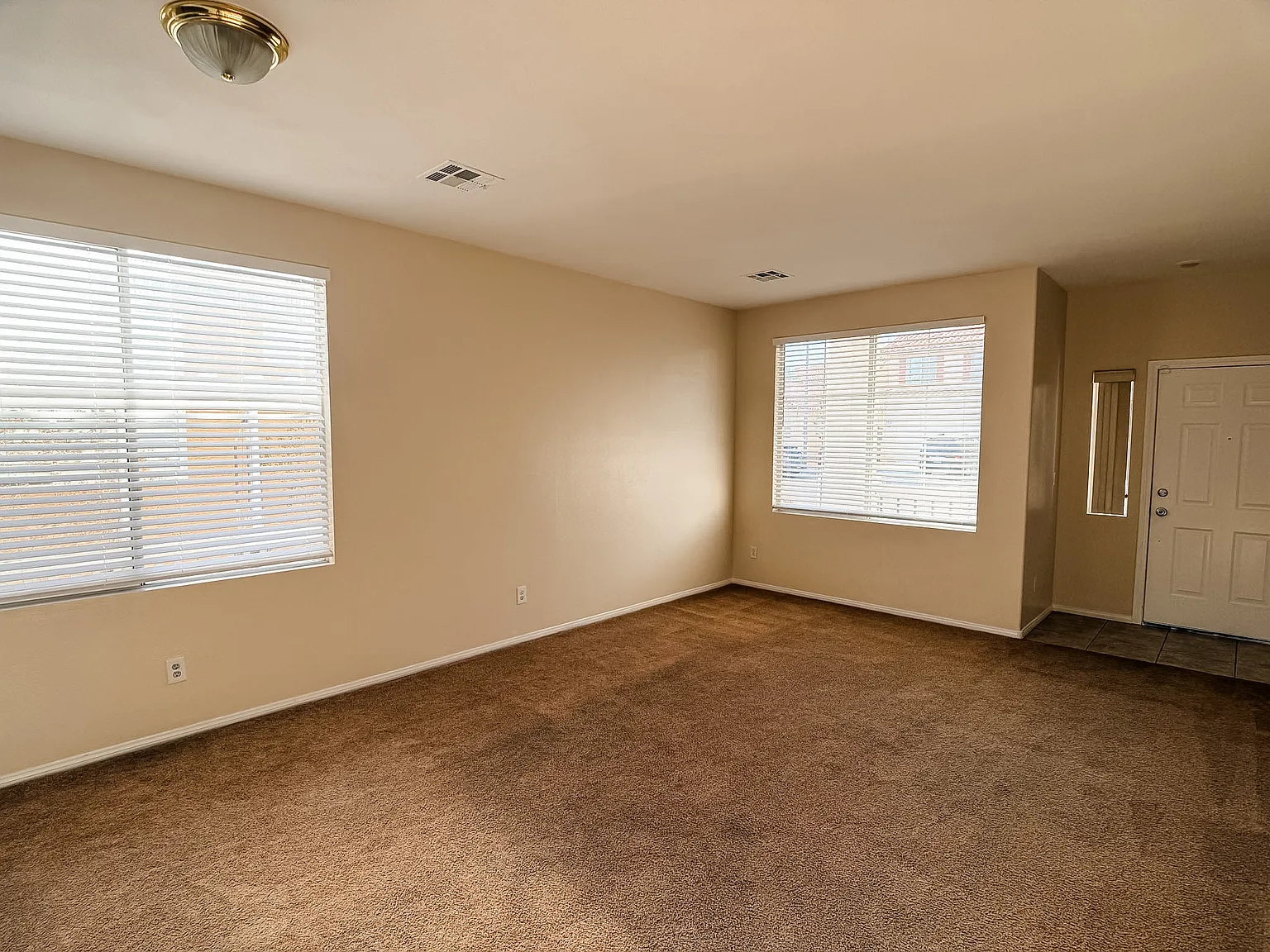 4 bed, 2366 sqft, $2,000 — Photo 4