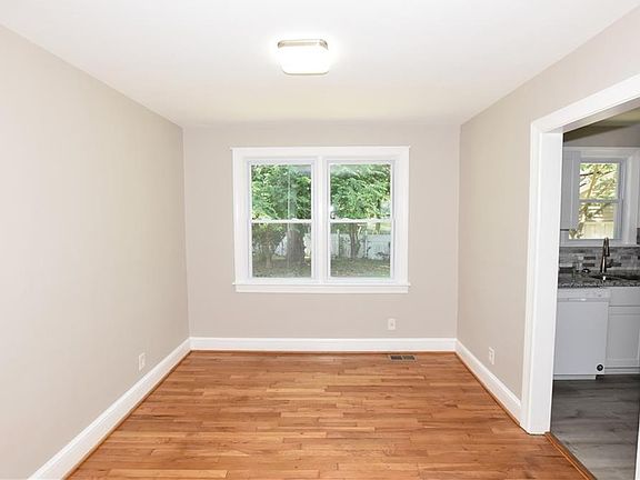 4th image of 183 W Bayview Blvd