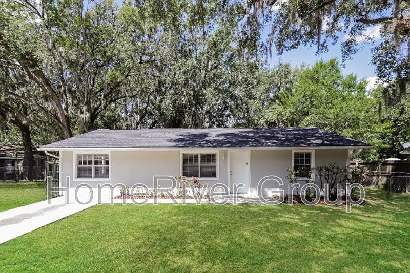 1st image of 2013 E Willow Dr