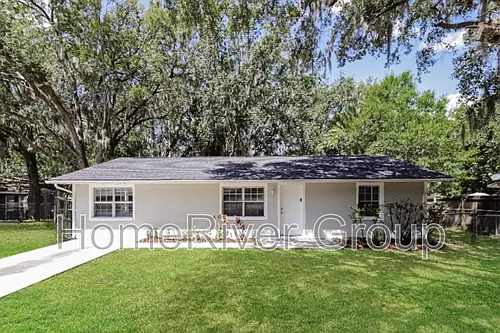 2013 E Willow Dr Photo 1