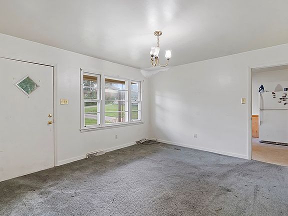 4th image of 203 Beechwood Cir