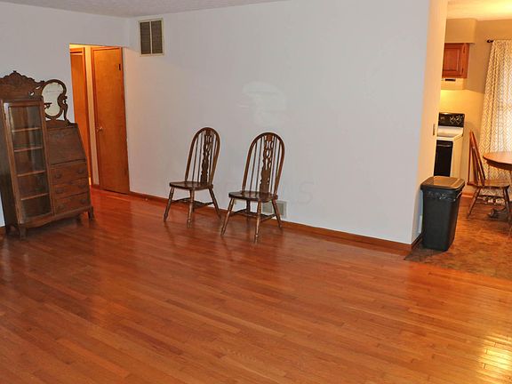 3rd image of 6 Willow St