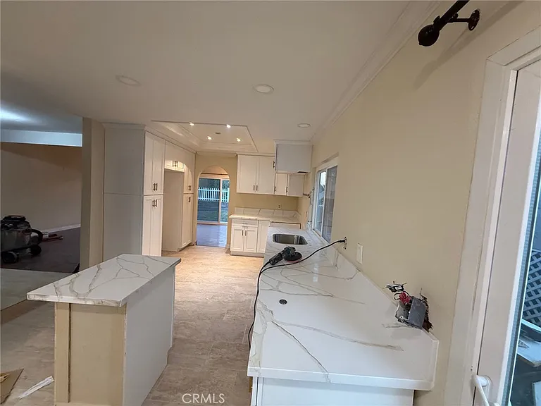 22052 Salcedo — Photo 2