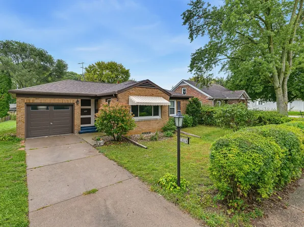1024 25th St, Moline, IL 61265