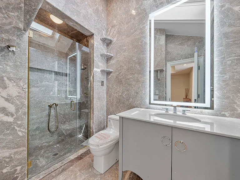 142 Hoover Dr — Photo 40