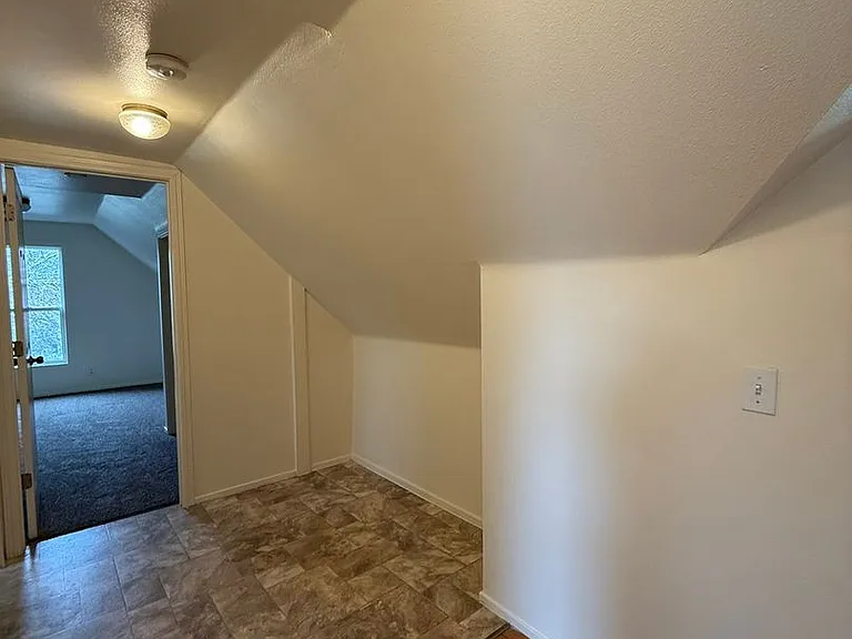 1133 Irvington Dr — Photo 26