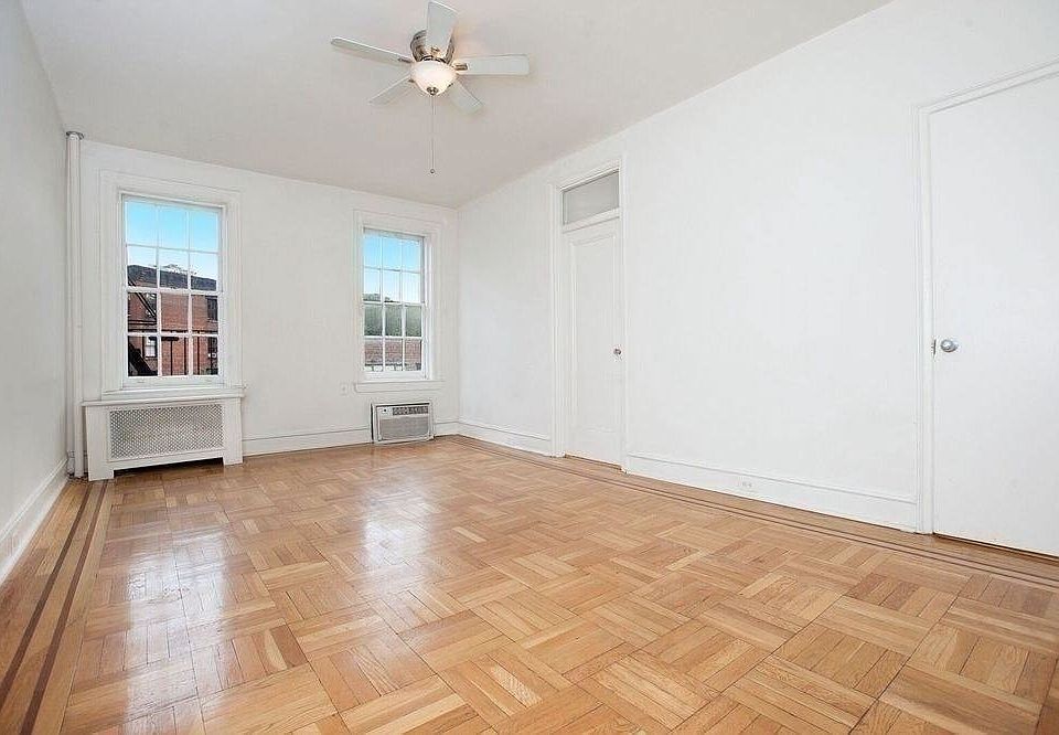 2nd image of 12 Perry St #5AE