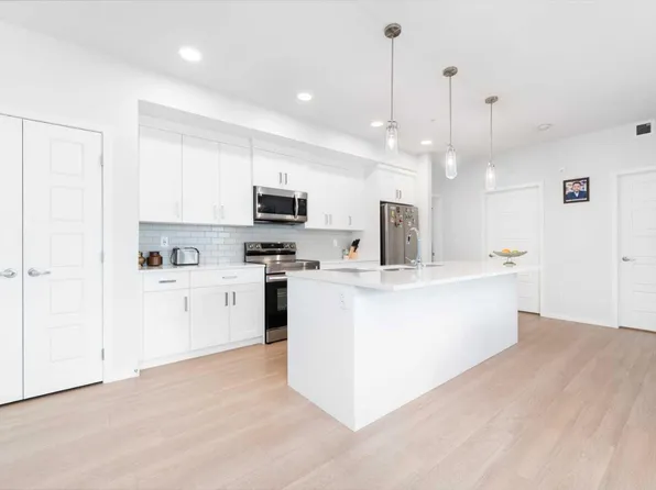 220 Seton Grv SE #2212, Calgary, AB T3M 3T1