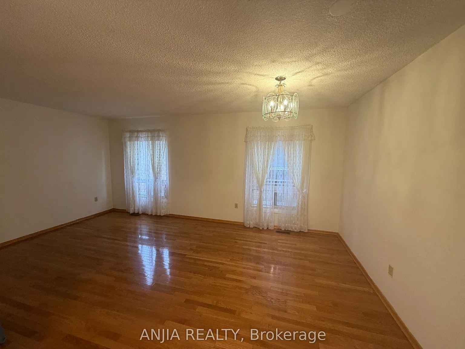 5 bed, $3,500 — Photo 4